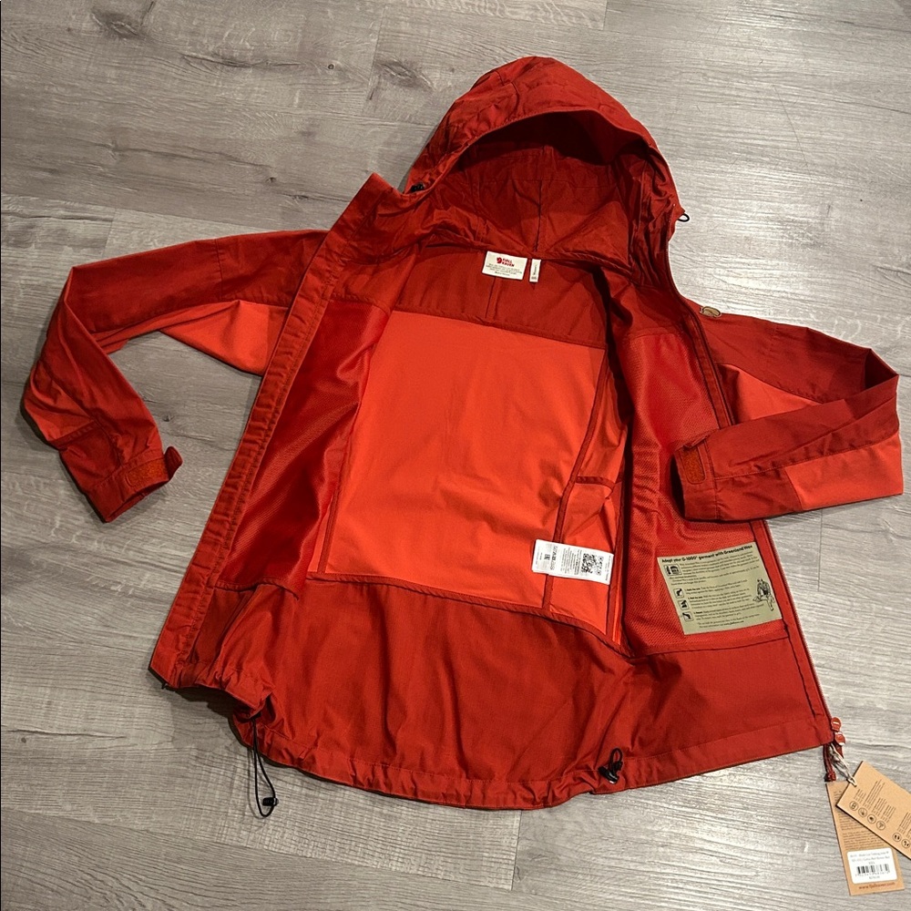 FJALL RAVEN
Abisko Lite Trekking Jacket W
Cabin Red-Rowan Red - Picture 8 of 13